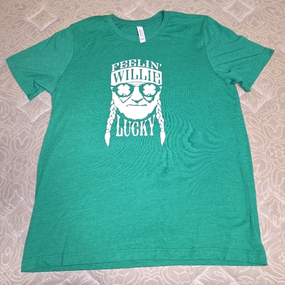 A Canvas short sleeve t-shirt "Feelin' Willie Lucky" t-shirt in a men's large. - Picture 1 of 5